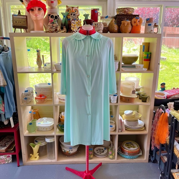 VINTAGE Nightgown and Robe Set - Picture 16 of 16